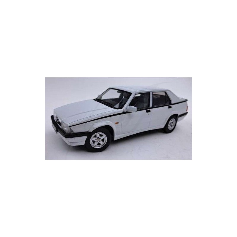 Triple 9 ALFA ROMEO 75 WHITE 1:18 – T9-1800474